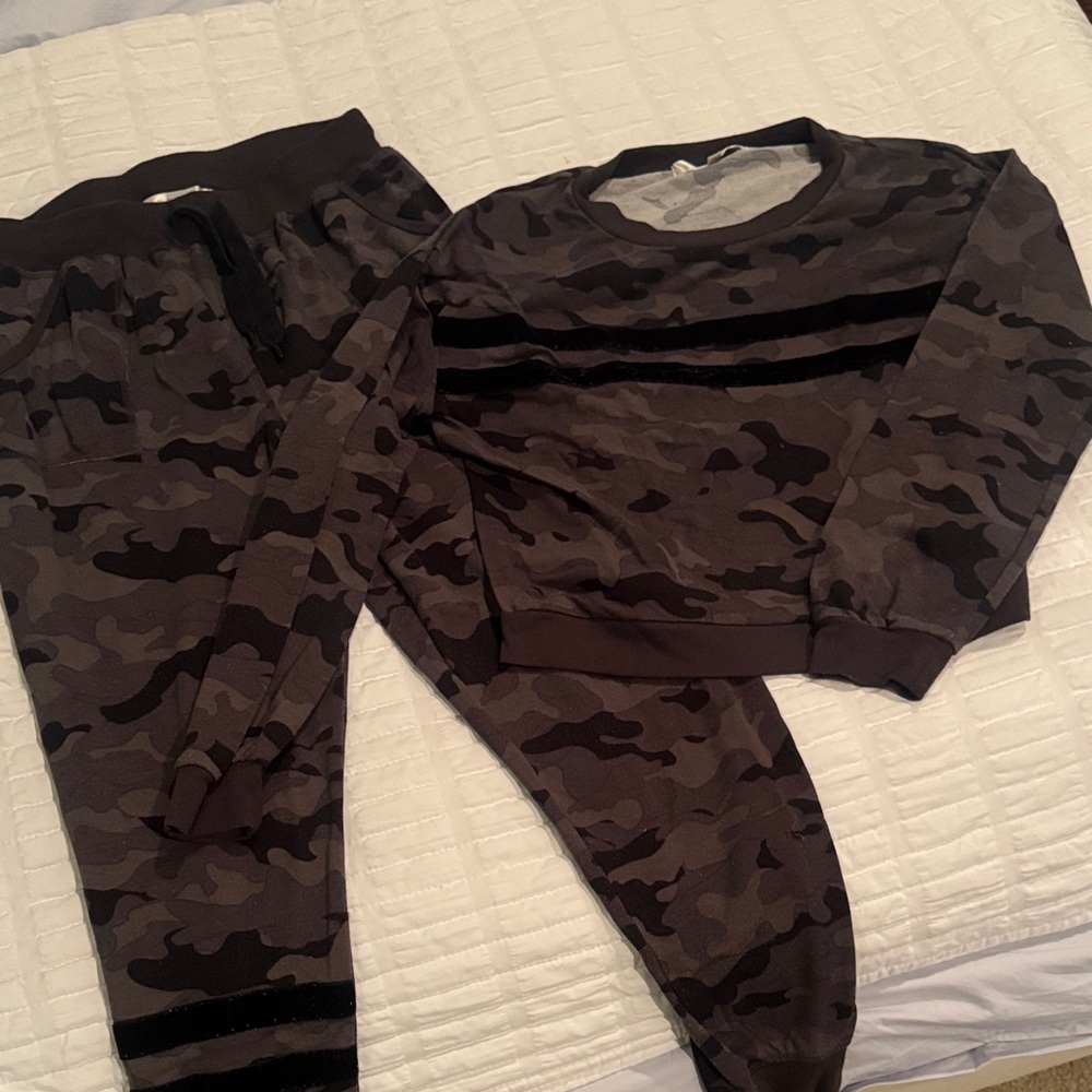 Camouflage Sweatshirt and Joggers Set
